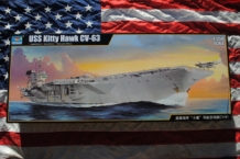 images/productimages/small/USS Kitty Hawk CV-63 Trumpeter 05619 doos.JPG